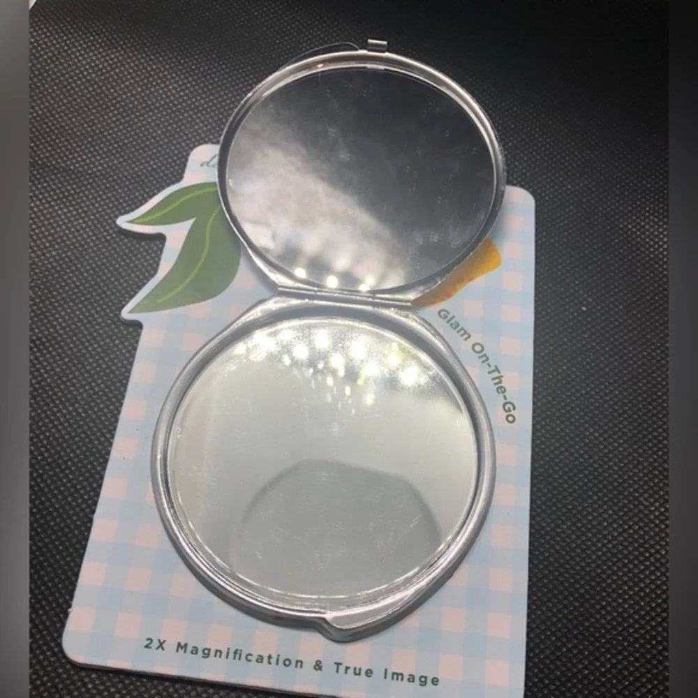 Lemon vines printed glam on‎ the go foldable 2X magnifying compact mirror new